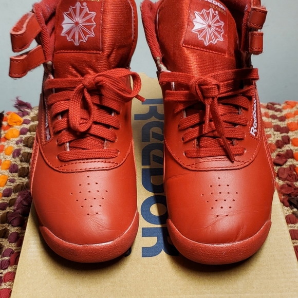 Red high top Reaboks in good condition. Worn twice. - Picture 1 of 3